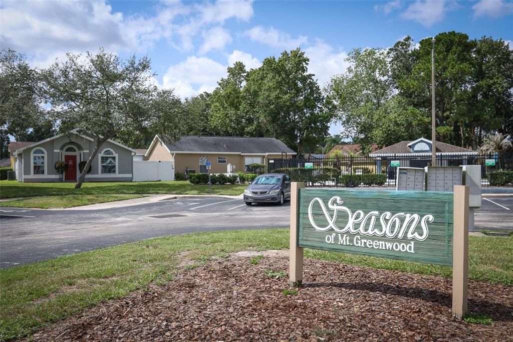 For Sale: $300,000 (3 beds, 2 baths, 1101 Square Feet)