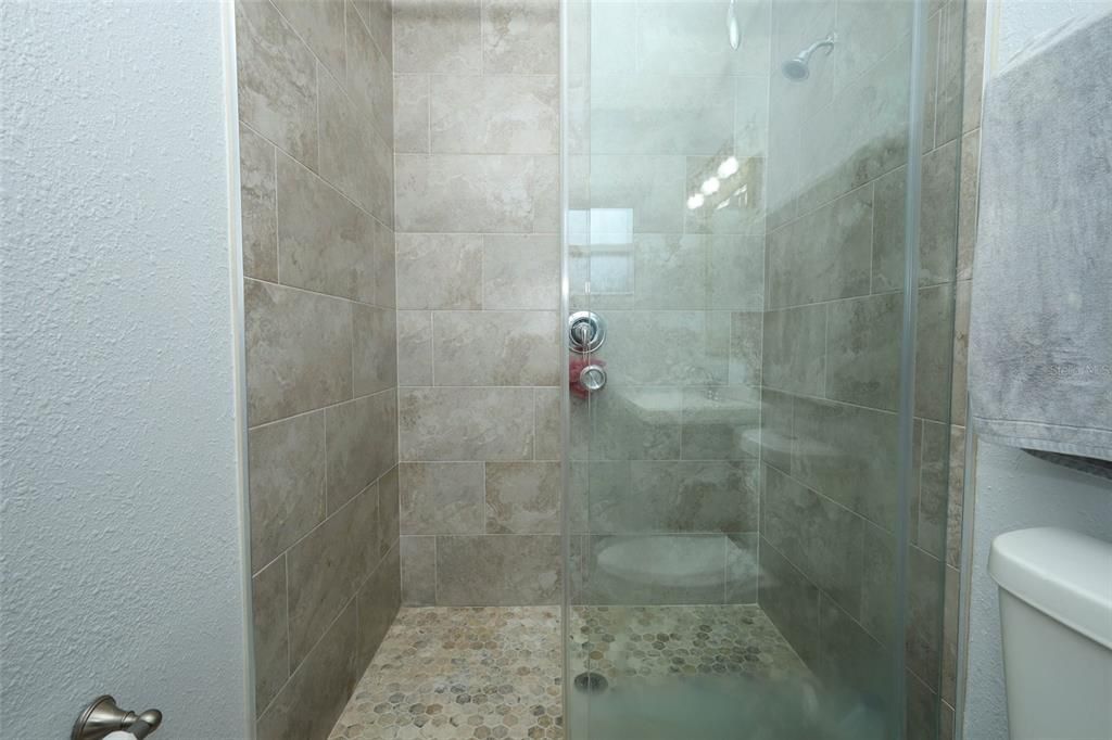 For Sale: $300,000 (3 beds, 2 baths, 1101 Square Feet)