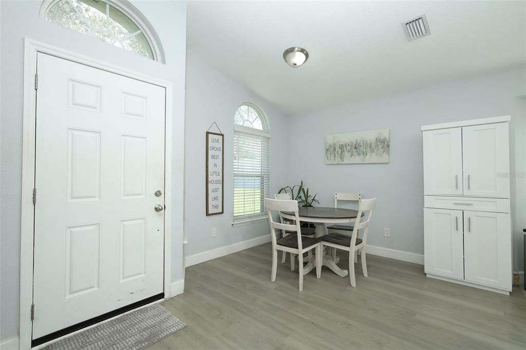 For Sale: $300,000 (3 beds, 2 baths, 1101 Square Feet)