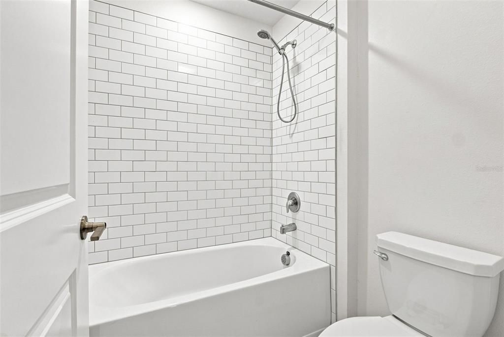 For Sale: $384,900 (5 beds, 2 baths, 2217 Square Feet)