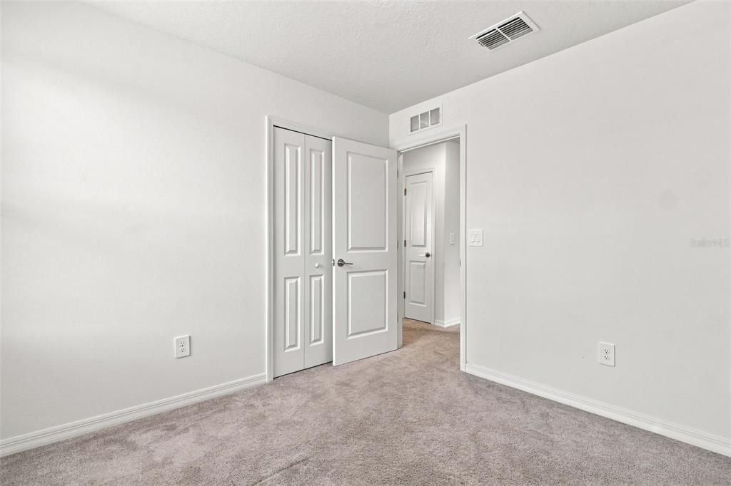 For Sale: $384,900 (5 beds, 2 baths, 2217 Square Feet)