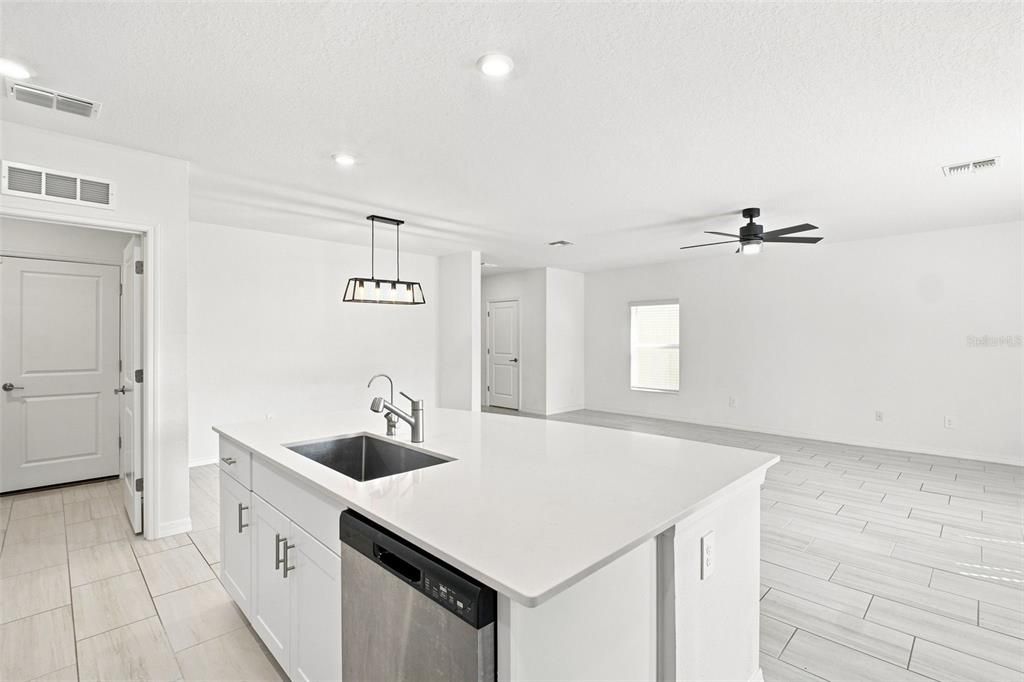 For Sale: $384,900 (5 beds, 2 baths, 2217 Square Feet)