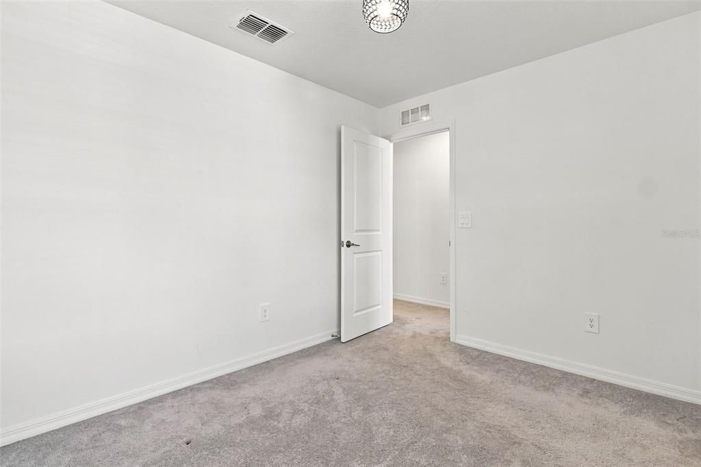 For Sale: $384,900 (5 beds, 2 baths, 2217 Square Feet)