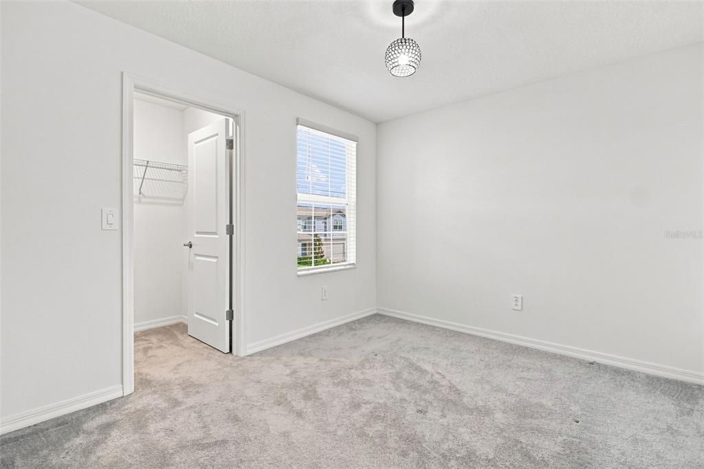 For Sale: $384,900 (5 beds, 2 baths, 2217 Square Feet)