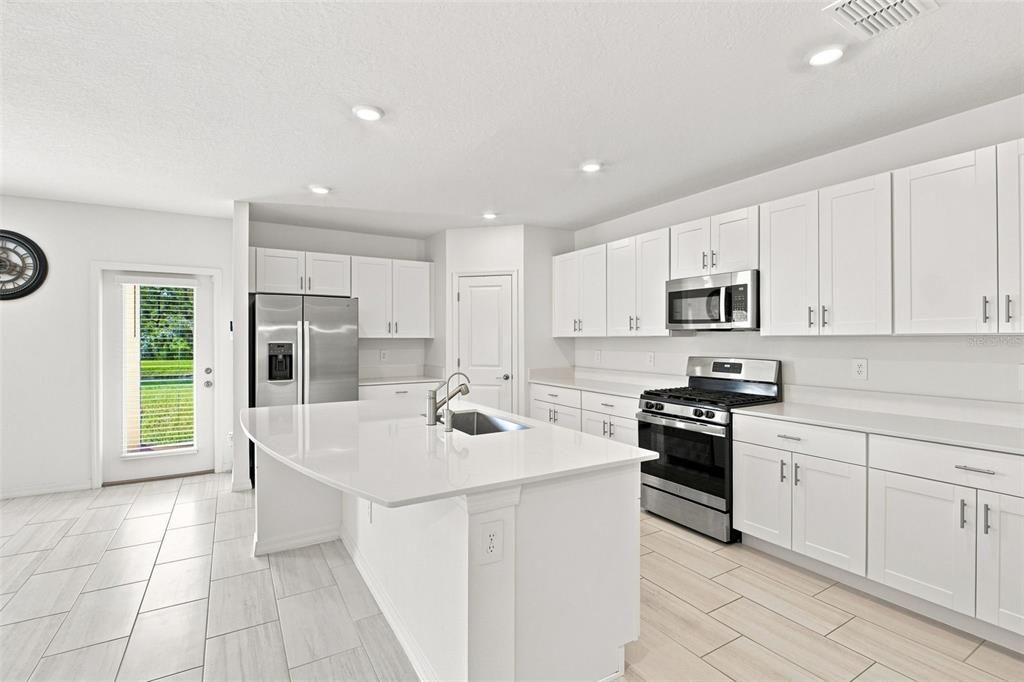 For Sale: $384,900 (5 beds, 2 baths, 2217 Square Feet)