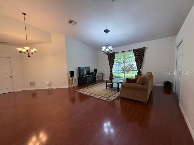 For Rent: $2,595 (3 beds, 2 baths, 1581 Square Feet)