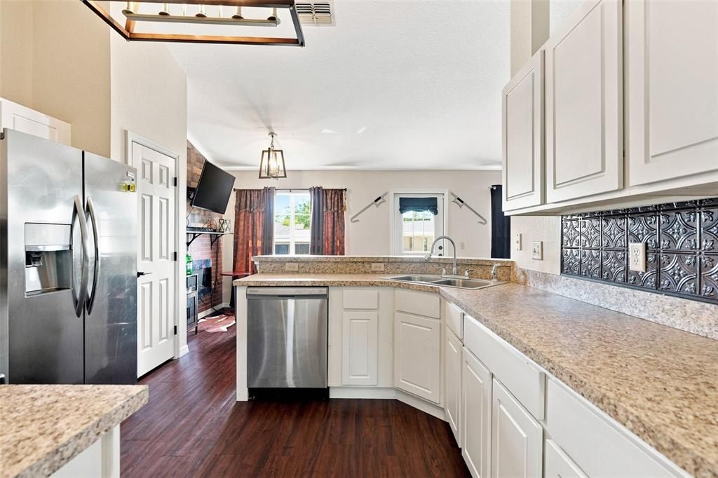For Sale: $319,900 (3 beds, 2 baths, 1858 Square Feet)