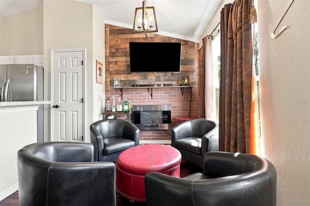 For Sale: $319,900 (3 beds, 2 baths, 1858 Square Feet)