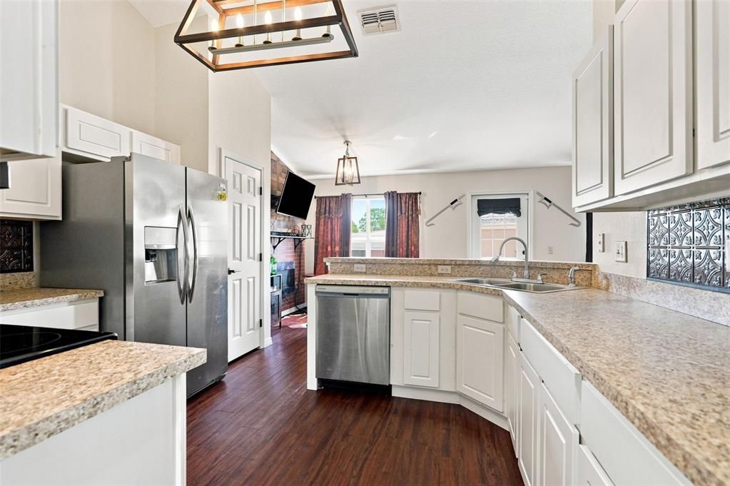 For Sale: $319,900 (3 beds, 2 baths, 1858 Square Feet)