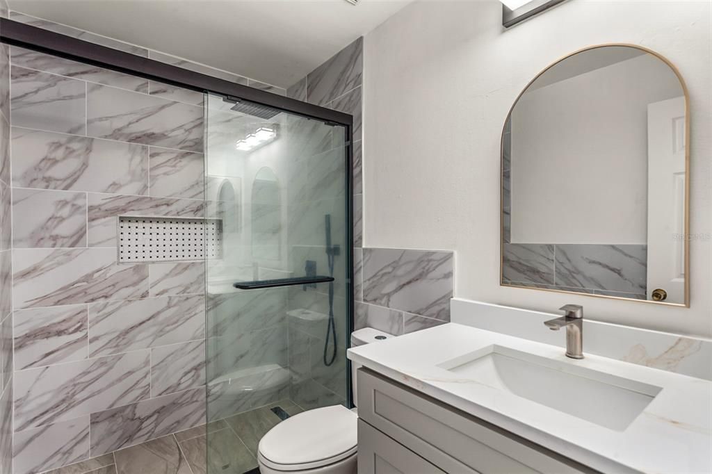 На продажу: $259,900 (3 спален, 2 ванн, 1070 Квадратных фут)
