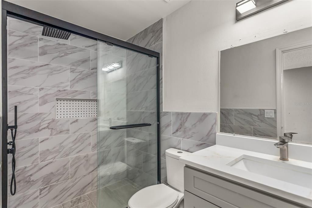 На продажу: $259,900 (3 спален, 2 ванн, 1070 Квадратных фут)