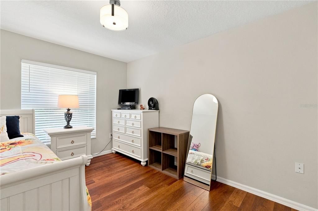 For Sale: $285,900 (2 beds, 2 baths, 1410 Square Feet)