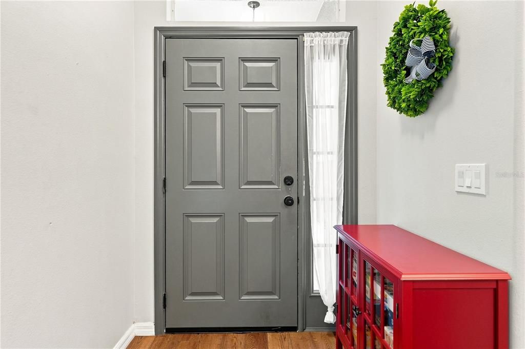 For Sale: $285,900 (2 beds, 2 baths, 1410 Square Feet)