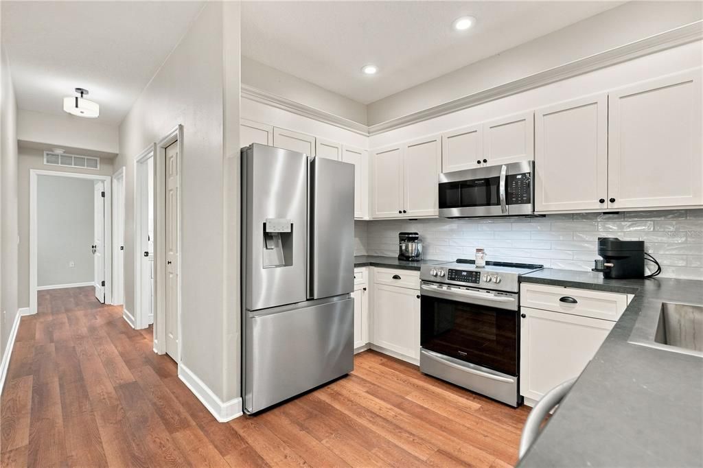 For Sale: $285,900 (2 beds, 2 baths, 1410 Square Feet)