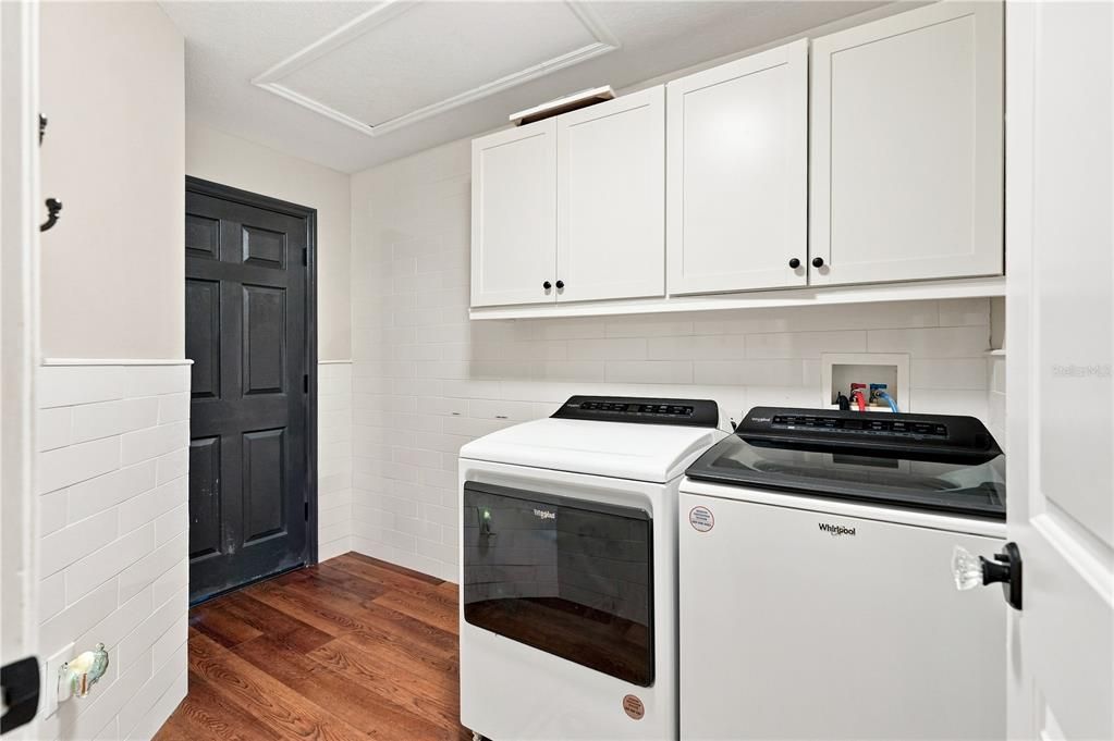 For Sale: $285,900 (2 beds, 2 baths, 1410 Square Feet)