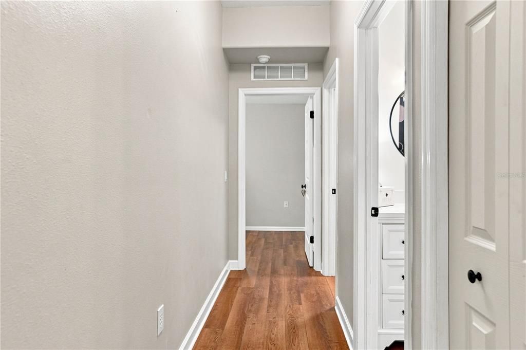 For Sale: $285,900 (2 beds, 2 baths, 1410 Square Feet)