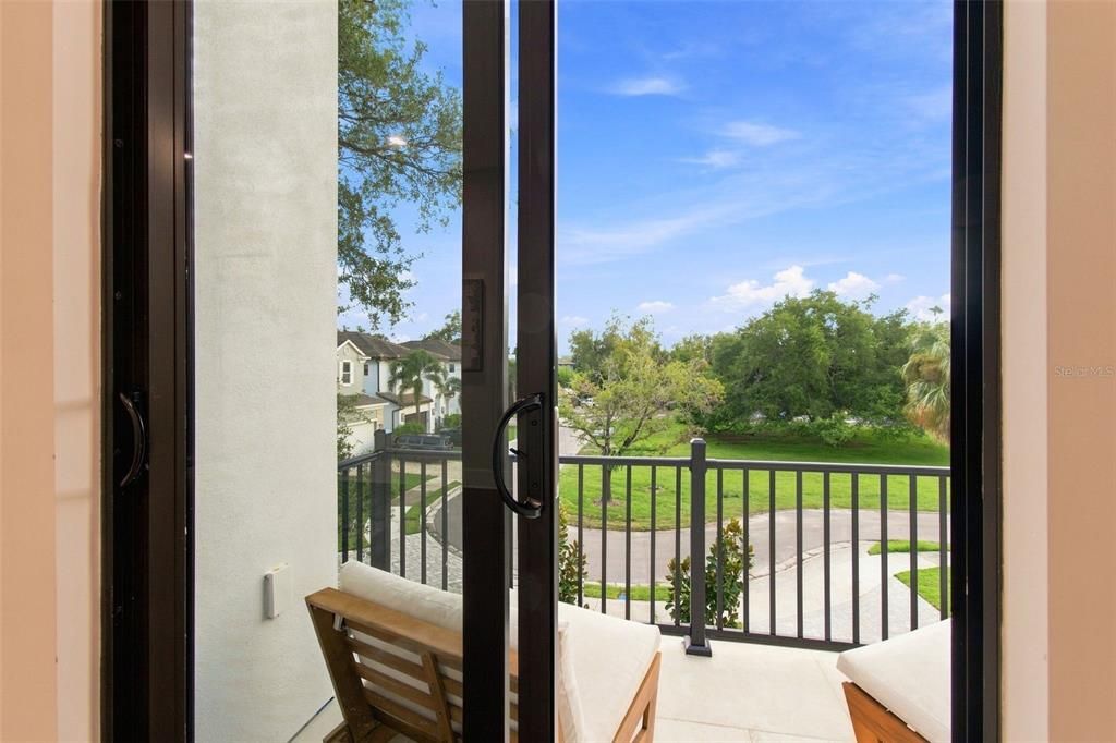 For Sale: $1,775,000 (5 beds, 4 baths, 3735 Square Feet)