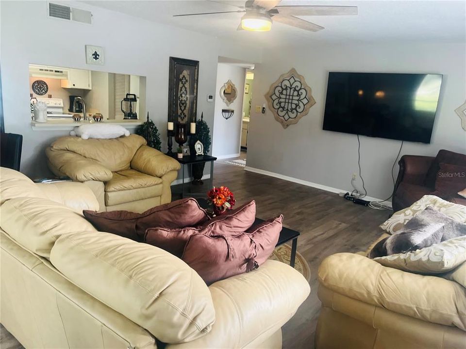 For Sale: $210,000 (2 beds, 2 baths, 1115 Square Feet)