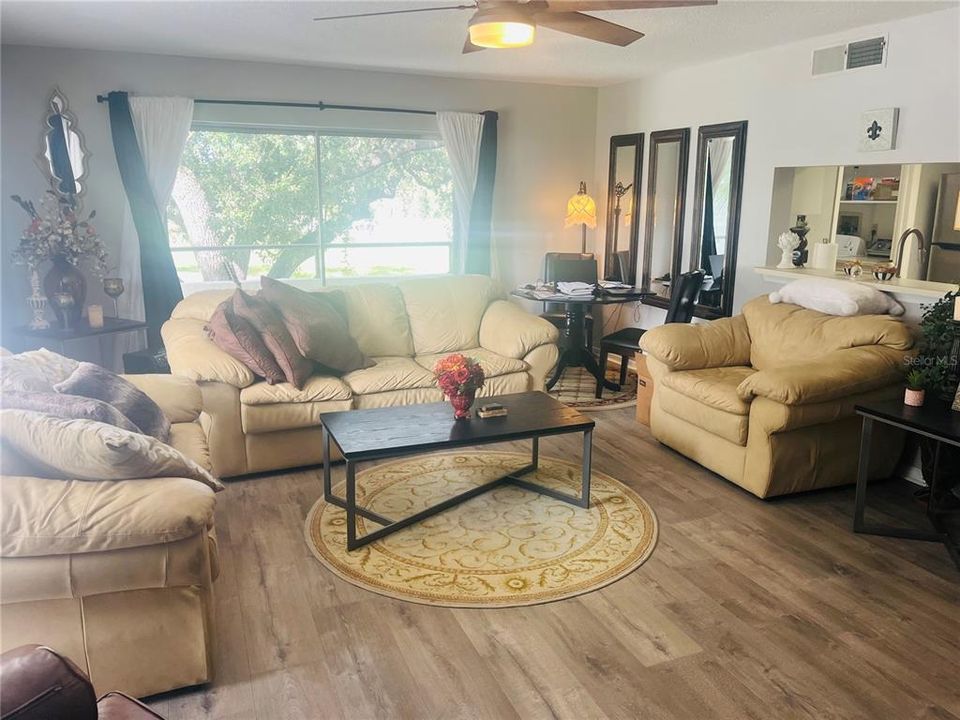 For Sale: $210,000 (2 beds, 2 baths, 1115 Square Feet)