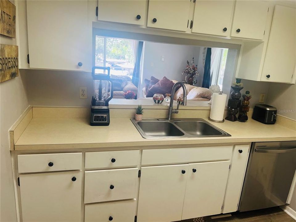 For Sale: $210,000 (2 beds, 2 baths, 1115 Square Feet)