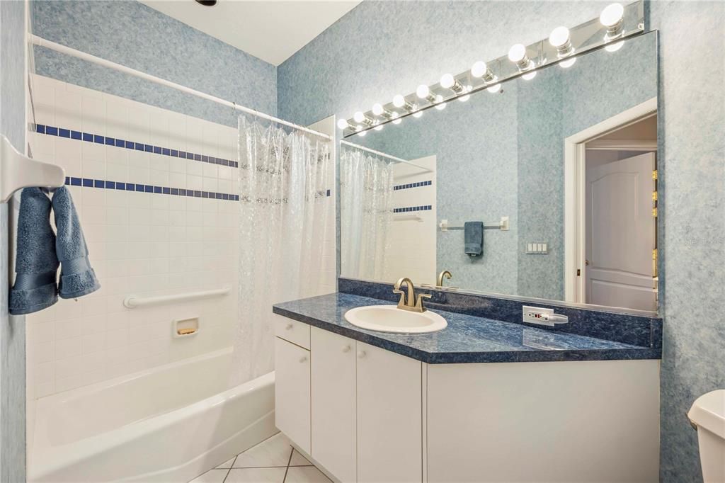 На продажу: $449,000 (2 спален, 2 ванн, 1904 Квадратных фут)