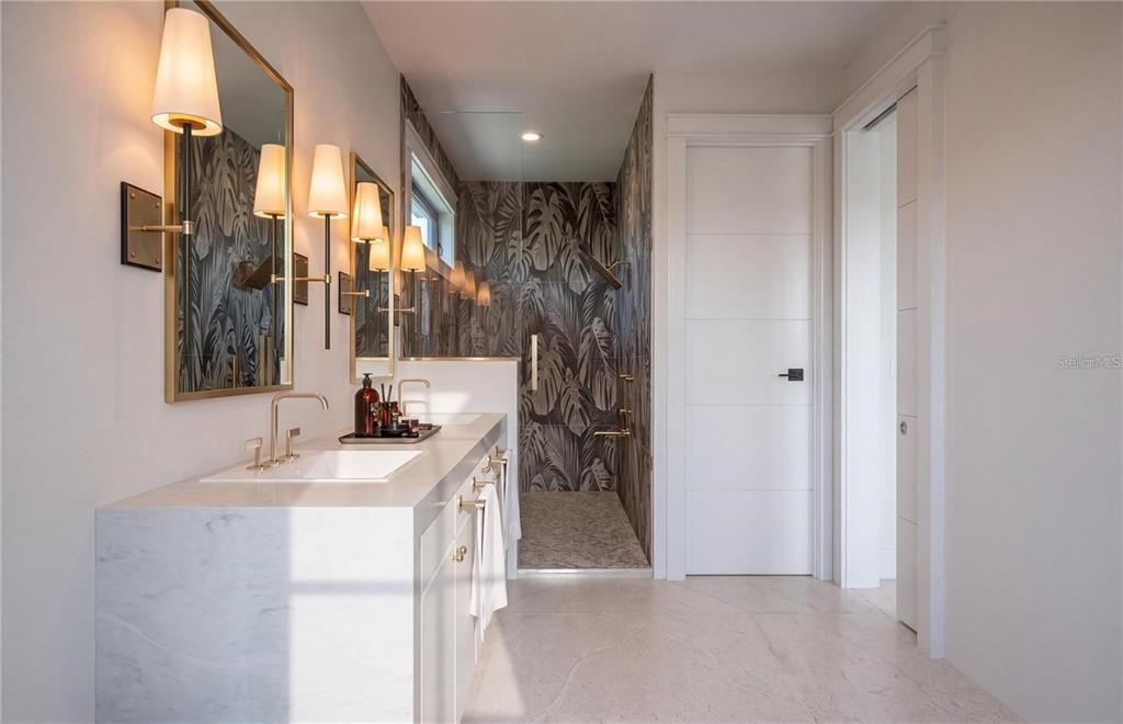 En Venta: $3,400,000 (5 camas, 5 baños, 3200 Pies cuadrados)