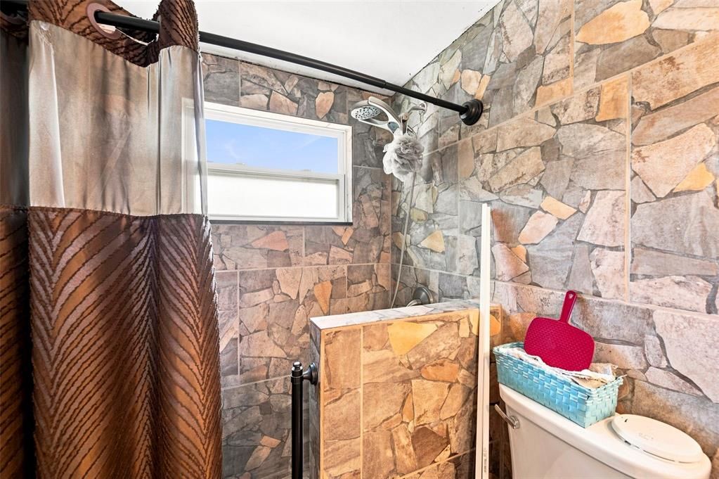 En Venta: $250,000 (3 camas, 2 baños, 1440 Pies cuadrados)
