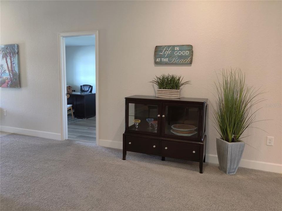 For Sale: $372,250 (4 beds, 3 baths, 2200 Square Feet)