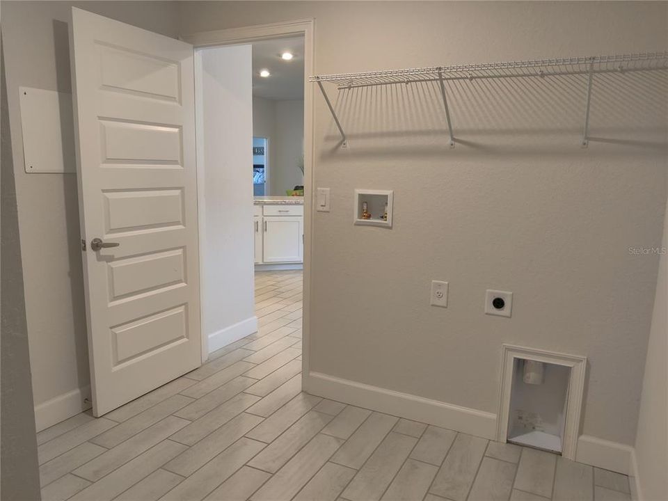 For Sale: $372,250 (4 beds, 3 baths, 2200 Square Feet)