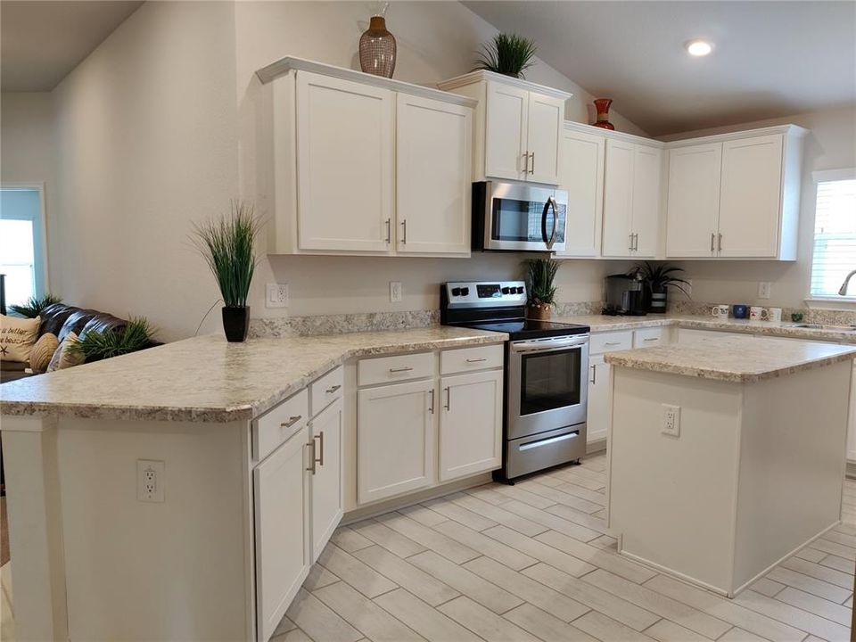 For Sale: $372,250 (4 beds, 3 baths, 2200 Square Feet)