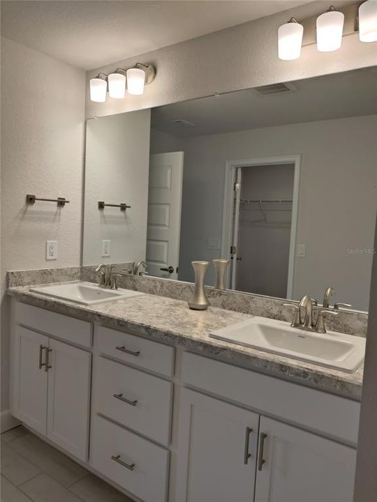 For Sale: $372,250 (4 beds, 3 baths, 2200 Square Feet)