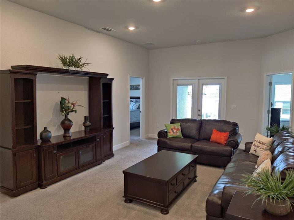 For Sale: $372,250 (4 beds, 3 baths, 2200 Square Feet)