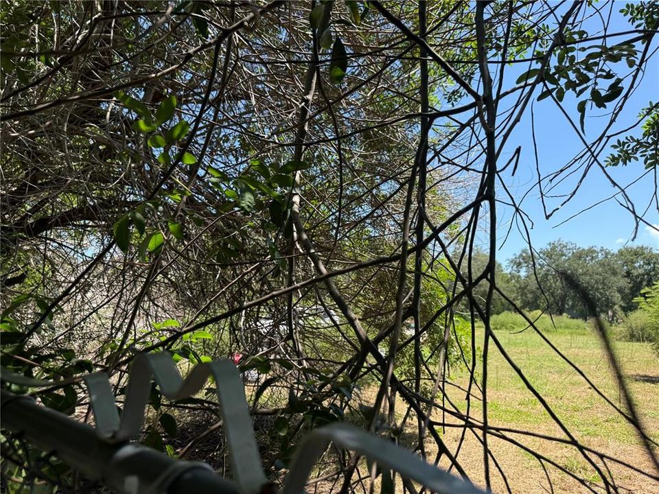 На продажу: $774,900 (1.11 acres)