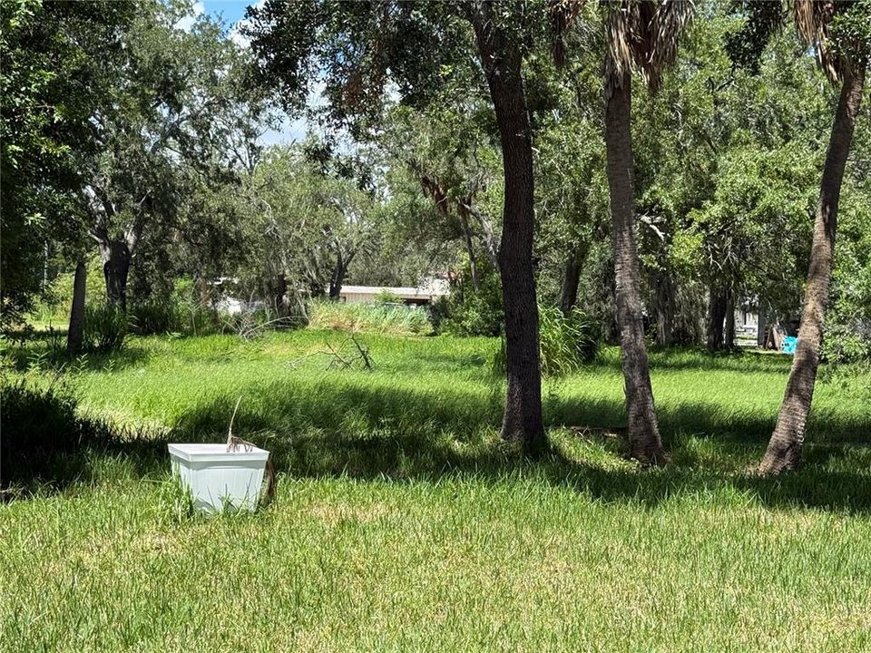 На продажу: $774,900 (1.11 acres)