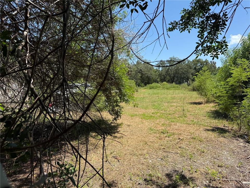 На продажу: $774,900 (1.11 acres)