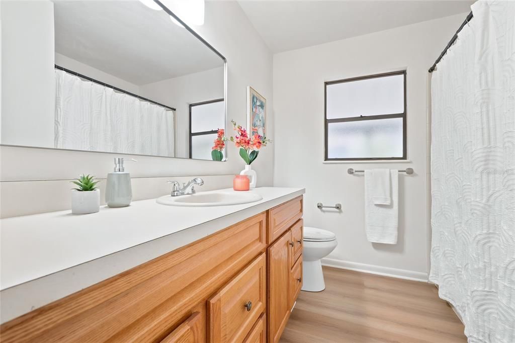 For Sale: $217,900 (2 beds, 2 baths, 1248 Square Feet)