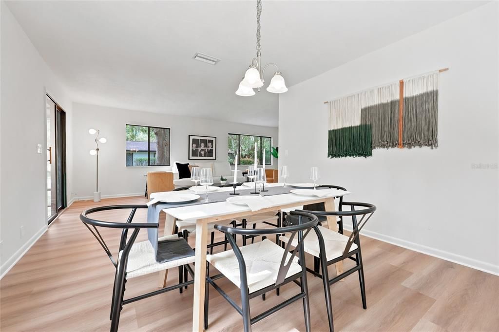 For Sale: $217,900 (2 beds, 2 baths, 1248 Square Feet)