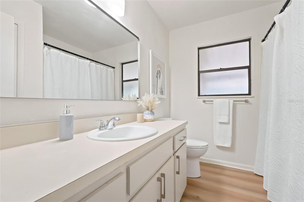 For Sale: $217,900 (2 beds, 2 baths, 1248 Square Feet)
