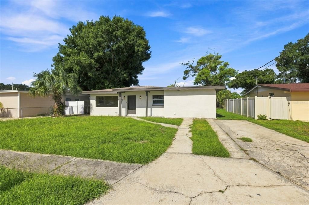 For Sale: $324,900 (4 beds, 2 baths, 1091 Square Feet)