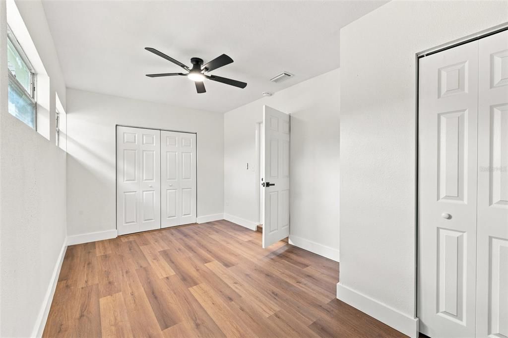 For Sale: $324,900 (4 beds, 2 baths, 1091 Square Feet)