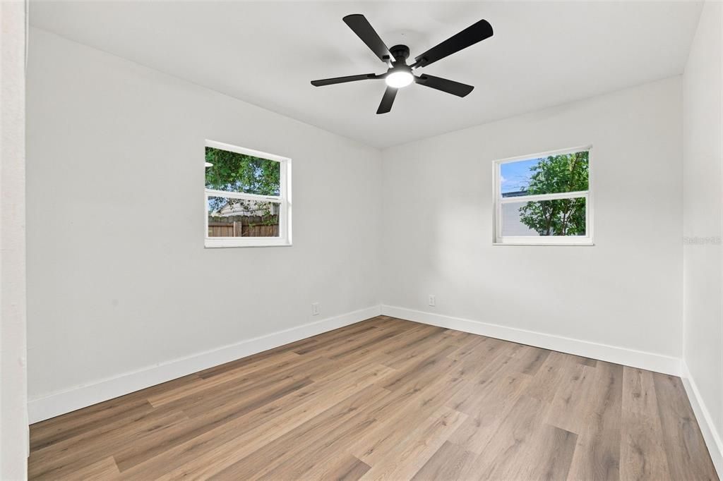 For Sale: $324,900 (4 beds, 2 baths, 1091 Square Feet)