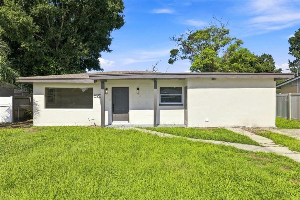 For Sale: $324,900 (4 beds, 2 baths, 1091 Square Feet)
