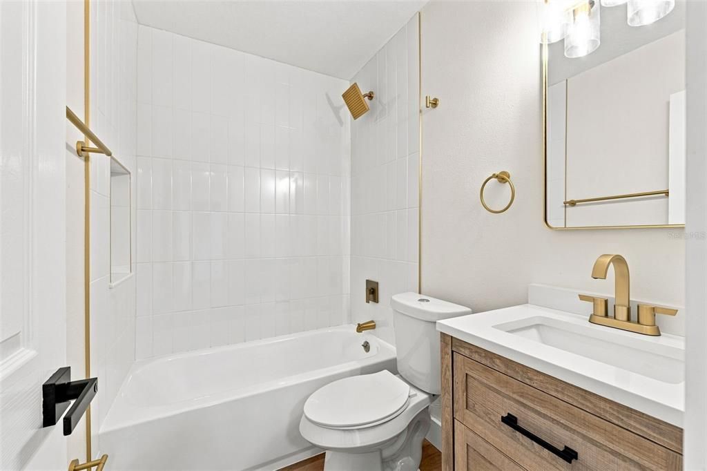 For Sale: $324,900 (4 beds, 2 baths, 1091 Square Feet)