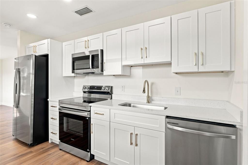 For Sale: $324,900 (4 beds, 2 baths, 1091 Square Feet)