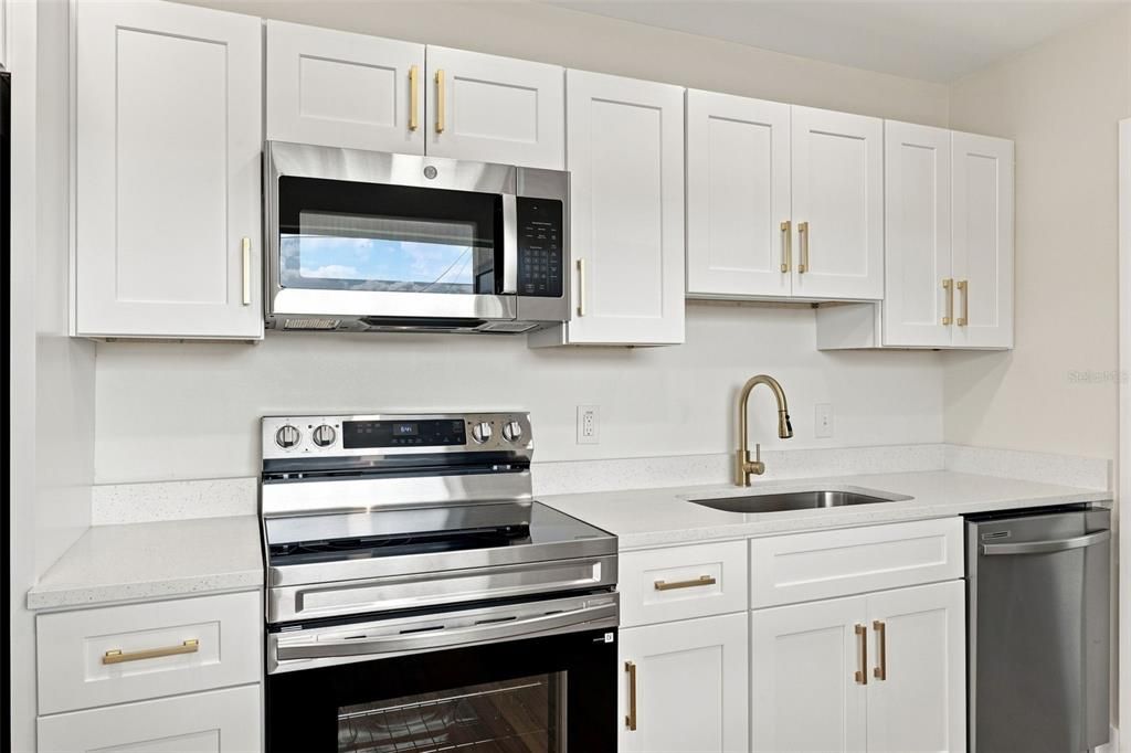 For Sale: $324,900 (4 beds, 2 baths, 1091 Square Feet)