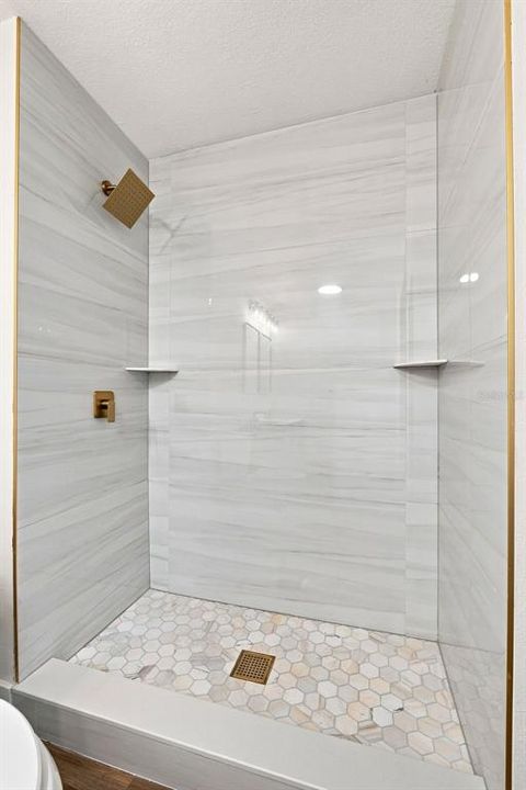 For Sale: $324,900 (4 beds, 2 baths, 1091 Square Feet)