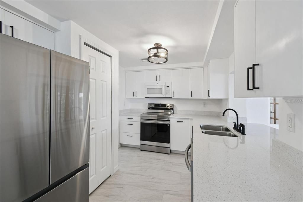 For Rent: $2,100 (2 beds, 2 baths, 1518 Square Feet)