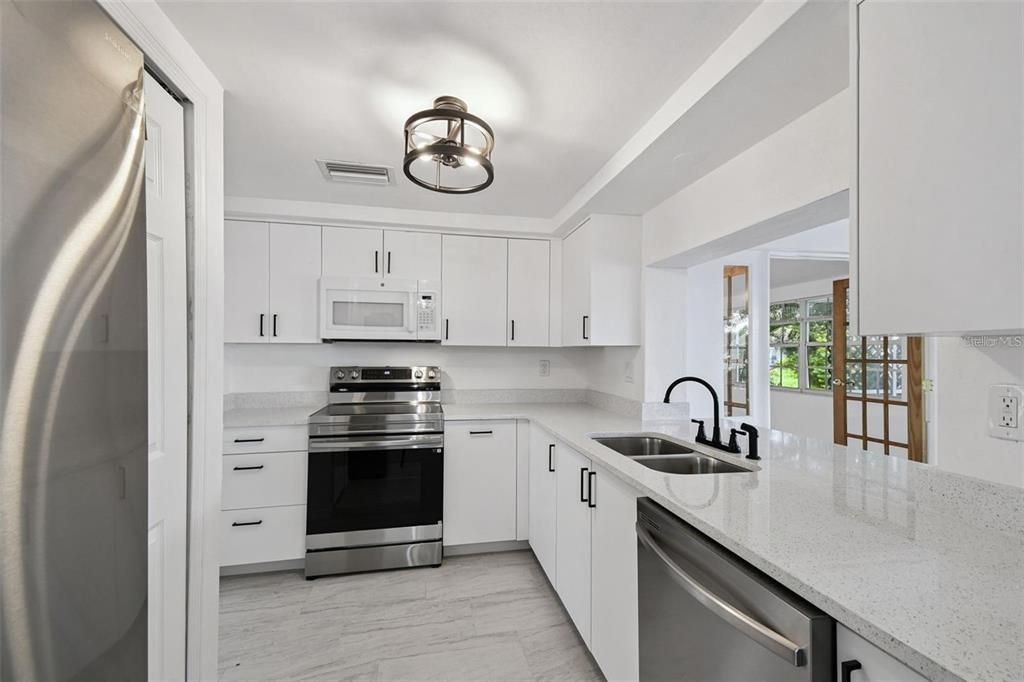 For Rent: $2,100 (2 beds, 2 baths, 1518 Square Feet)