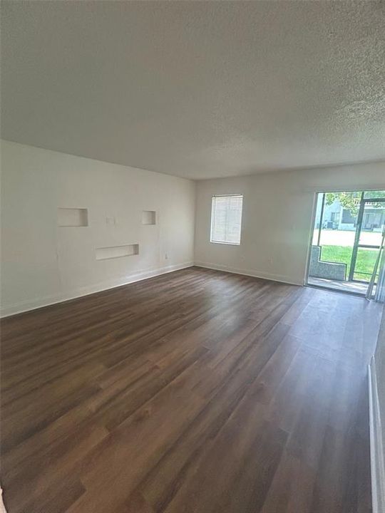 For Rent: $1,895 (3 beds, 2 baths, 1270 Square Feet)