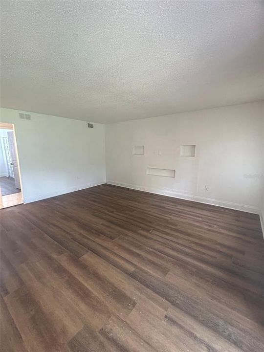 For Rent: $1,895 (3 beds, 2 baths, 1270 Square Feet)